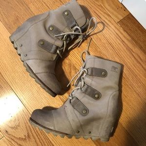 Sorel Joan Of Arctic Lace Up Wedge 7.5 like new